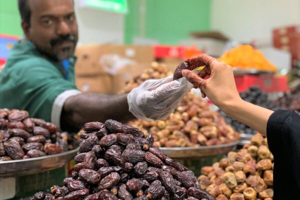 Dubai waterfront market tour - date seller