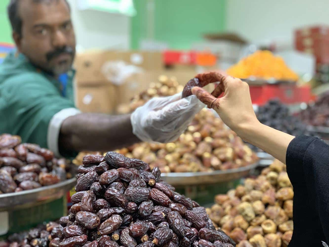 Juicy Palestinian Medjool Dates in Dubai | Cheap Eats on Dubai 92